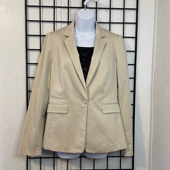 Banana Republic Jackets & Blazers - EUC Banana Republic - Beige Blazer | Size 8